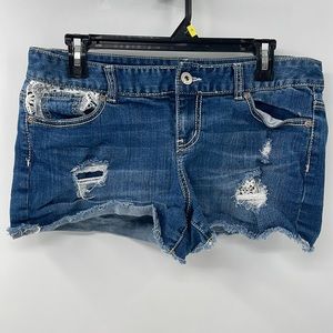 MAURICES distressed denim shorts size 9/10 lace trim pocket